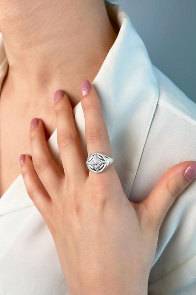 Sose Moda Zircon Stone Round Knight Ring - Silver