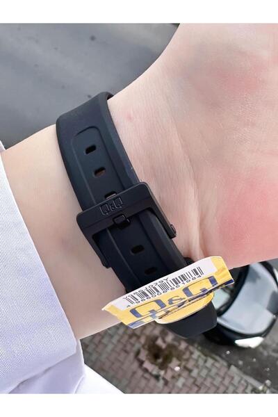 Q&Q Women's Waterproof Plastic Cord Wristwatch