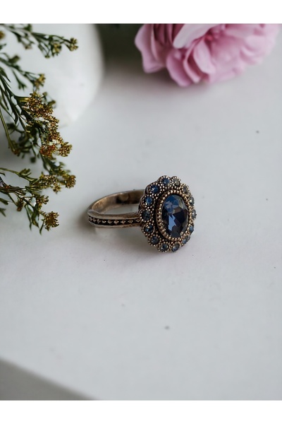 FAYRA ACCESSORIES خاتم بيضاوي - تفاصيل حجر الكريستال