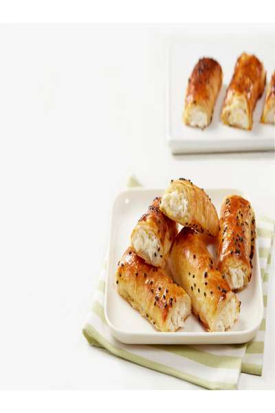 ÇENGELKÖY BÖREKÇİSİ Çengelköy Dondurulmuş Peynirli Rulo Börek (3 KG) + 7 Karışık Poğaça