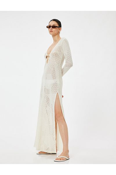 Koton Langes Häkel-Strandkleid mit tiefem V-Ausschnitt, Ringdetail, langen Ärmeln und Schlitzdetail