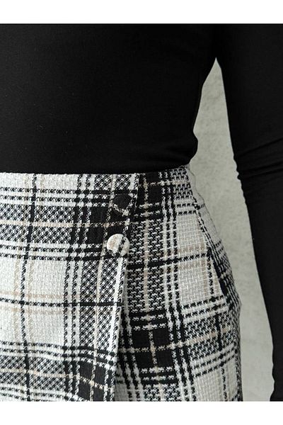 Haan 2-Button Winter Cashew Short Skirt
