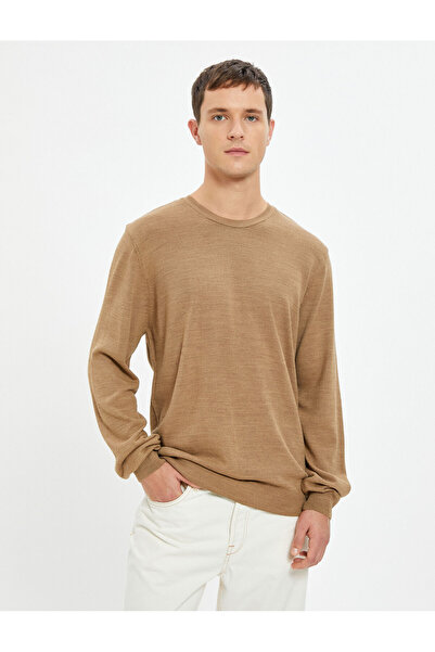 Koton Basic-Strickpullover mit Rundhalsausschnitt, schmaler Passform und langen Ärmeln