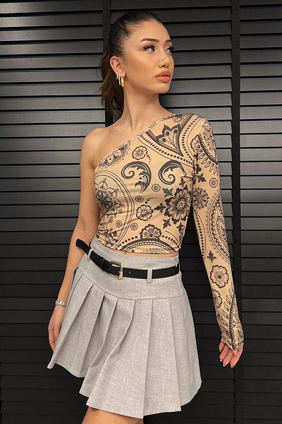 GÜLSELİ Γυναικεία μπλούζα Croptop με μπεζ σχέδιο με λεπτομέρεια με ένα μανίκι