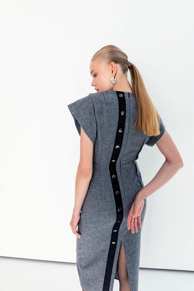 KAMEYA SIRTI DÜĞME DETAYLI ELBİSE 25W40668