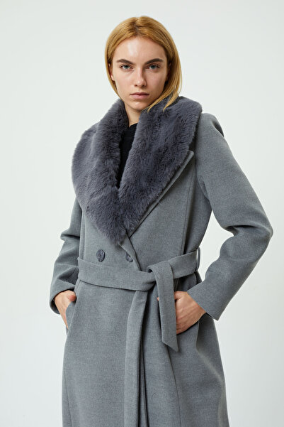 Veger Classic Double Breasted Cashmere Coat with Fur Collar (Can Leave Fur) S...
