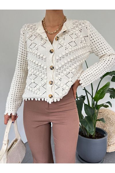 Modamorfo Prolamovaný ecru cardigan - s bambulí a knoflíky