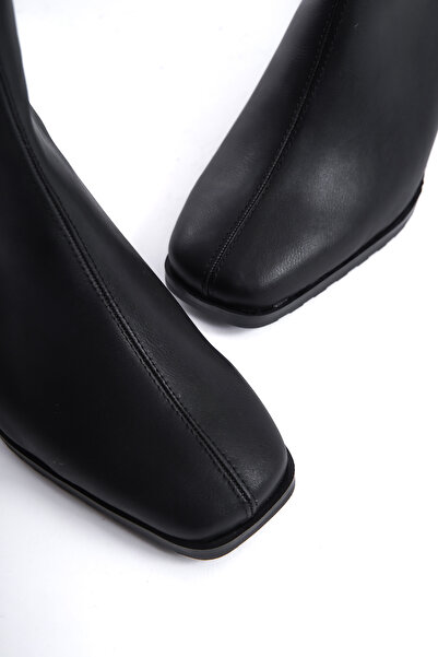 BAKGİY Siyah Cilt Kadın Cilt Orta Boy Küt Burun Kalın Topuklu Bot BG1001-116-0010