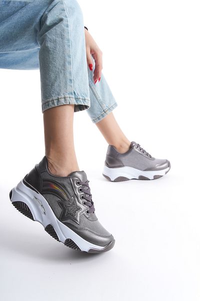 Moda Değirmeni Pantofi sport gri pentru damă cu talpă înaltă - cu detaliu stea și oglindă BG1154-101-0005