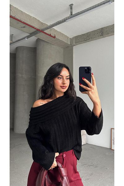 mydukkan.co Pulover negru Mila Madonna