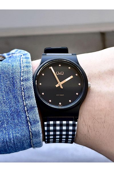 Q&Q Unisex Waterproof Plastic Cord Wrist Watch