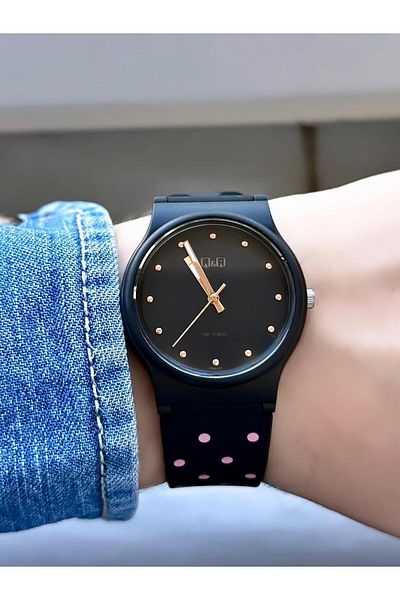 Q&Q Unisex Waterproof Plastic Cord Wrist Watch