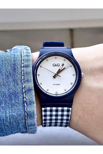 Q&Q Unisex Waterproof Plastic Cord Wrist Watch