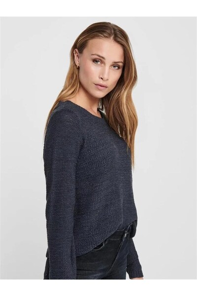 Toqqiz dumli jinni sikayotgan Sakuraning Naruto porno videosi