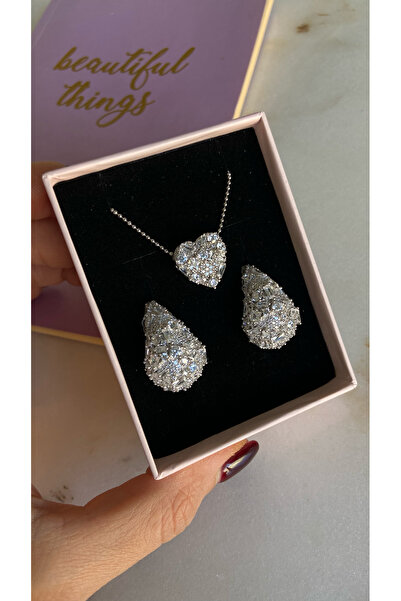 GÜLŞAH SEZER su damlası serpme taşlı pırlanta görünümlü gümüş küpe