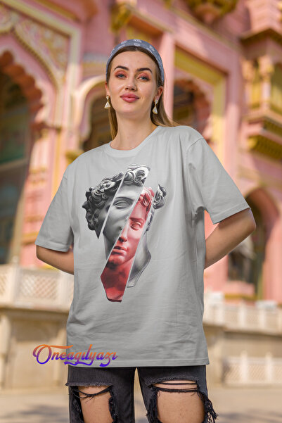 oneagılyazı تي شيرت كبير الحجم مطبوع عليه تمثال