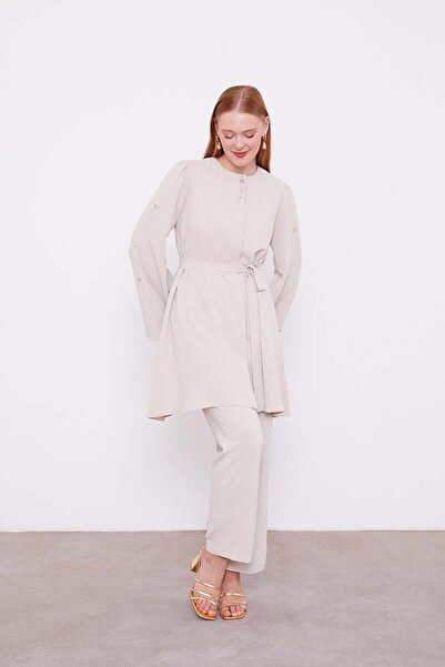 Levidor Διπλό κοστούμι με λεπτομέρεια από πέτρα σε μπεζ χρώμα