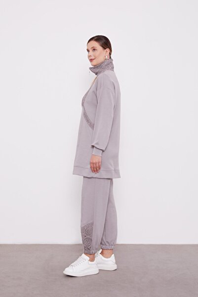 Levidor Αθλητικό κοστούμι με λεπτομέρεια από γκρι δαντέλα