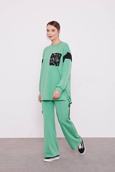 Levidor Αθλητικό κοστούμι με λεπτομέρεια από πράσινο μαργαριτάρι