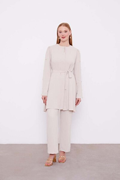 Levidor Διπλό κοστούμι με λεπτομέρεια από πέτρα σε μπεζ χρώμα