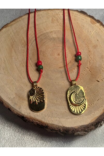 ATELIER İREM Kırmızı Ipli Şans Kolyesi-plaka Ay