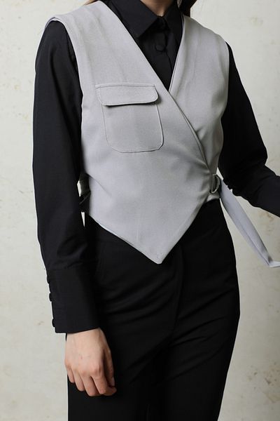 ZÜLAYS Gray Asymmetric Vest Design