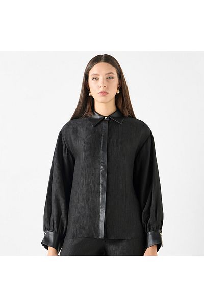 Iconic Regular Fit Textured Shirt With Contrast Collar And Long Sleeves