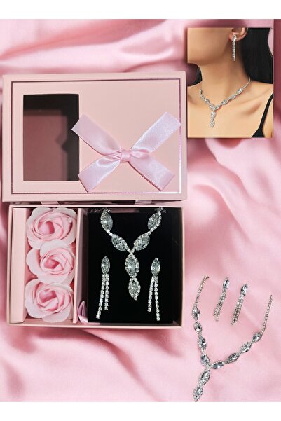 İthal 3 lü Set Gül Detaylı Pembe Kutu Hediye, Gümüş Zirkon Kolye Ve Küpe Set,...