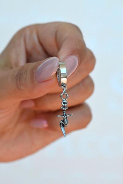 Sacce Scarves&Accessories Kurukafalı Bıçak Figürlü Gümüş Renkli Erkek Çelik Halka Küpe Çapraz Bıçak