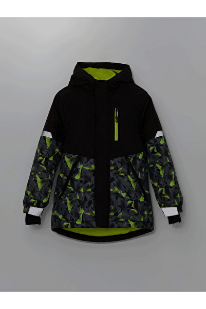 LC Waikiki LCW Kids Siyah Kapüşonlu Baskılı Reflektör Detaylı Erkek Çocuk Kayak Montu