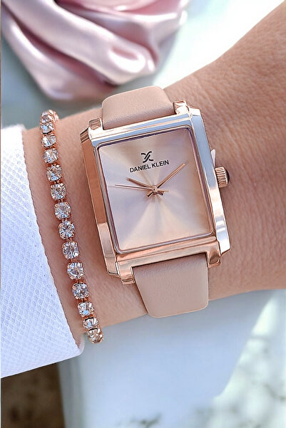 Daniel Klein Pudra Deri Kayışlı Rose Gold Dikdörtgen Kasa Kadın Kol Saati, Taşlı Bileklik Hediyeli