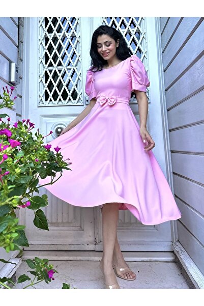 KÜÇÜĞÜM BUTİK Rochie evazată din crepon de culoare pudra, lungime midi, cu mâ...