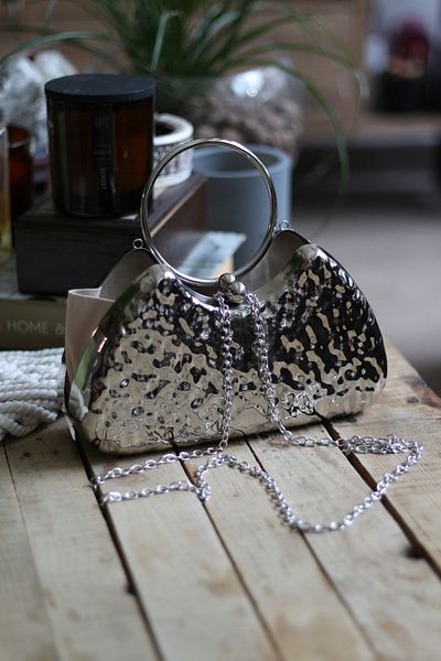 Moom Bag Geantă clutch pentru rochie de seară, cu textura de piatră argintie, metalică, ovală