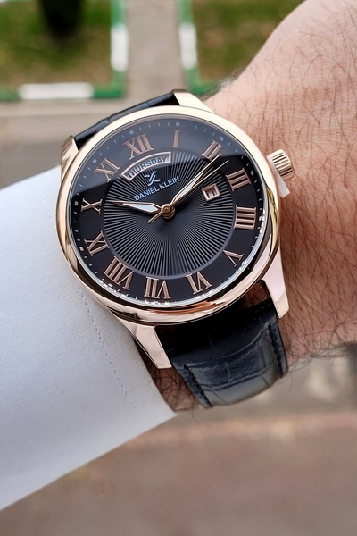 Daniel Klein Kasası Rose Kordonu Siyah Renk 43 mm Erkek Kol Saati