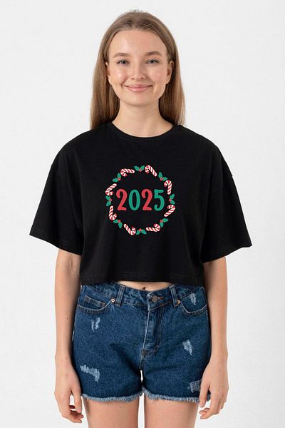 Tshirthane Christmas Holiday Wreath Black Women's Crop T-Shirt