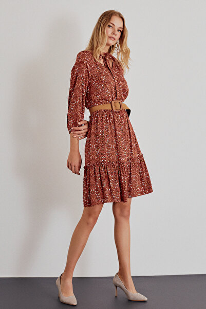 Naramaxx Yakası Bağlamalı Dökümlü Elbise