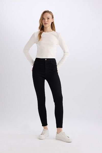 DeFacto Jegging mit hoher Taille – Basic-Jeans mit schmalem Bein B7498AX25SP