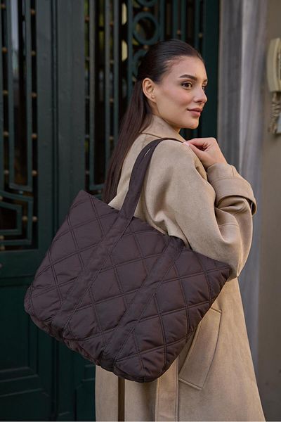 Madamra Braune Damen-Pufftasche mit Steppmuster
