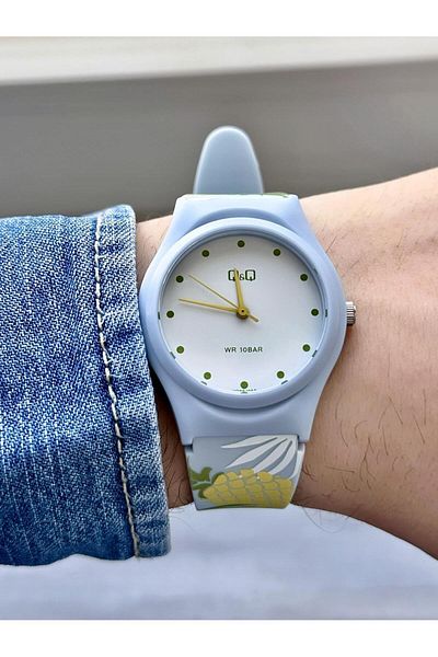 Q&Q Unisex Waterproof Plastic Cord Wrist Watch