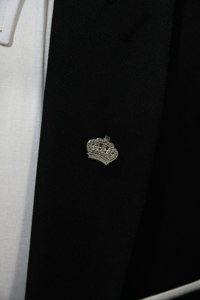 Elegante Cravatte Kral Tacı Figürlü Broş Yaka İğnesi