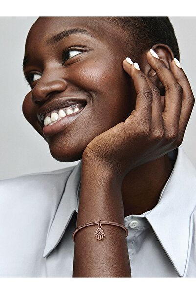 Pandora Fatma Eli Sallantılı Charm’ı