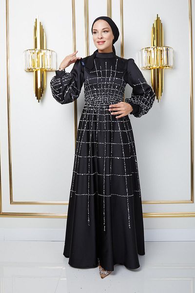 Olcay Hijab-Abendkleid aus Satin mit Steindetail und Pailletten – SCHWARZ 1675