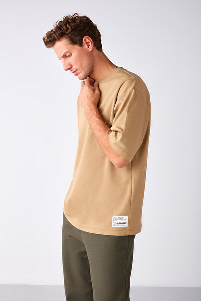 GRIMELANGE Ανδρικό μπλουζάκι Joel Oversize Beige - 100% οργανικό βαμβάκι, χοντρό ύφασμα, ειδική υφή και λεπτομέρεια ετικέτας