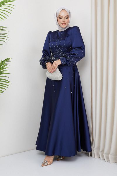 Olcay Abendkleid aus Satin mit Steindetail vorne und an den Ärmeln DUNKELBLAU 1658