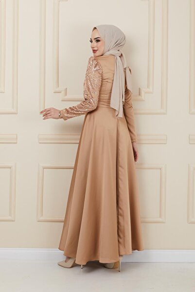 Olcay Σατέν βραδινό φόρεμα με βολάν και παγιέτα λεπτομέρεια KAMEL 1626