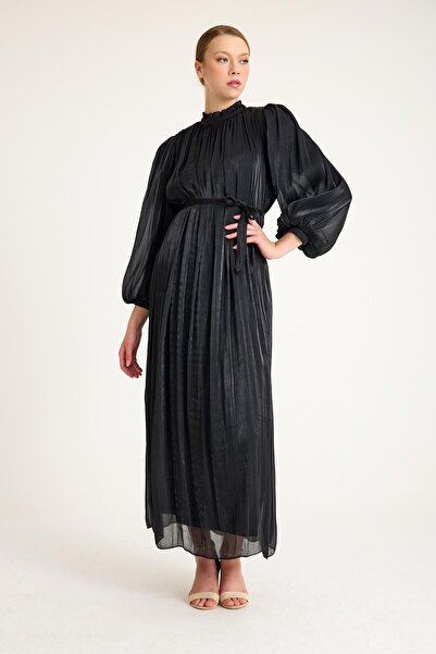 Olcay Černé šifonové šaty - balónové rukávy a skládané krystaly, 4921-E