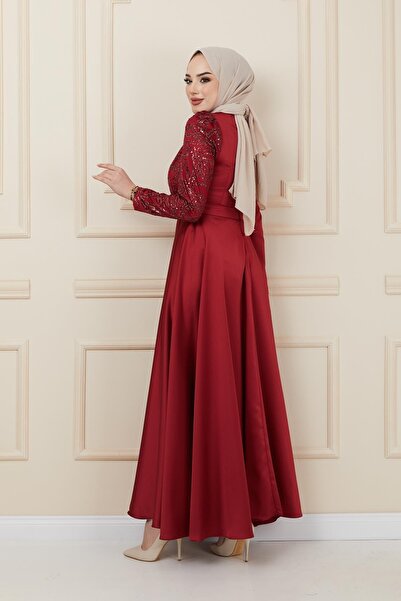 Olcay Szatén estélyi ruha lendkerékkel és flitterrel BORDO 1626