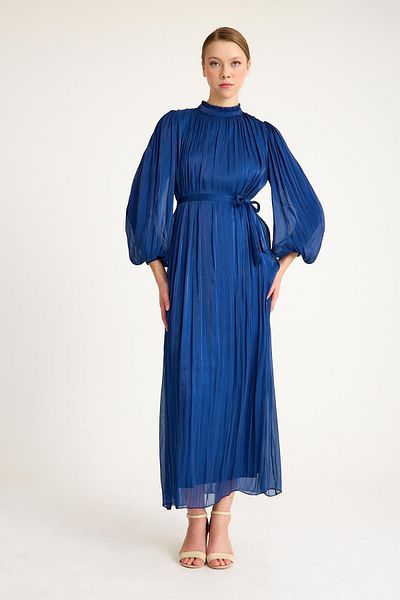 Olcay Indigo 4921-E – Plissee-Kristall-Chiffon-Kleid, Ballonärmel