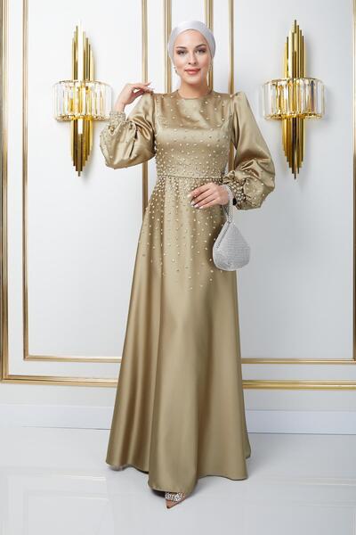 Olcay Σατέν βραδινό φόρεμα με λεπτομέρεια από πέτρα στο μπροστινό μέρος και στα μανίκια OIL GREEN 1658