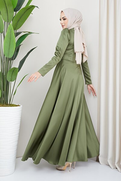 Olcay Σατέν βραδινό φόρεμα με φλάντζα και πέτρινη λεπτομέρεια στο μπροστινό μέρος ΑΝΟΙΧΤΟ ΠΡΑΣΙΝΟ 1596